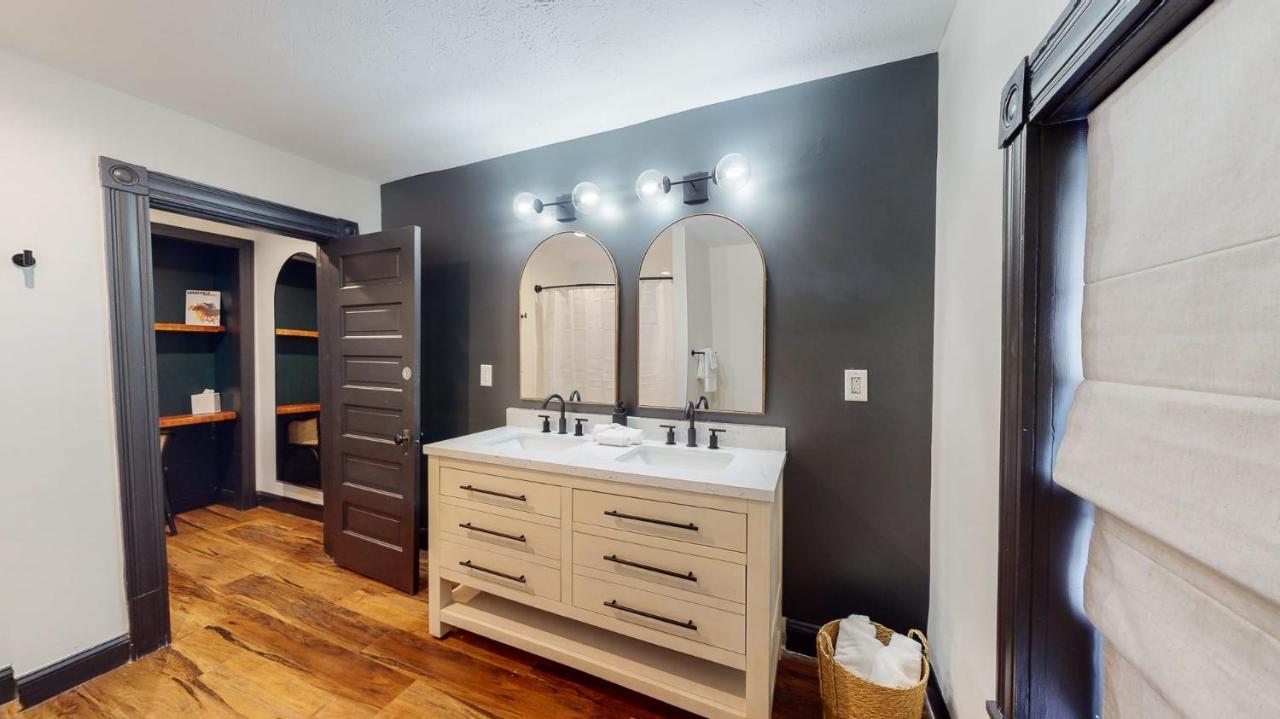 Stylish Floor 2 Kings Full Bathroom With Tub